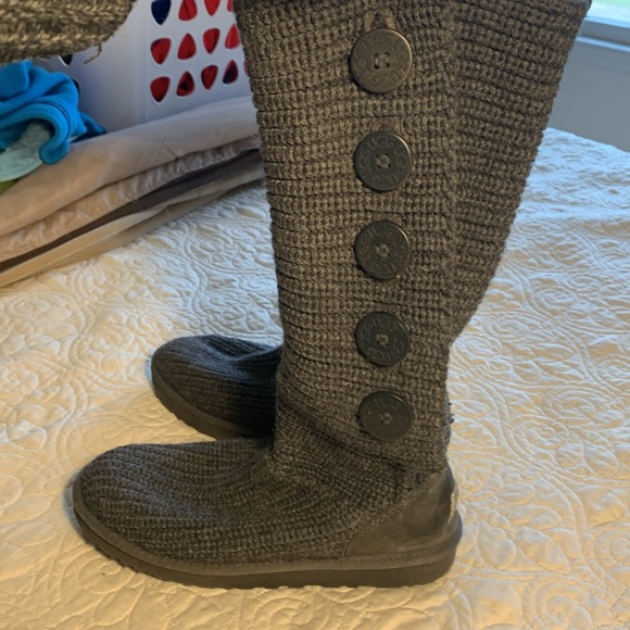 Classic cardy Uggs - Picture 5 of 13